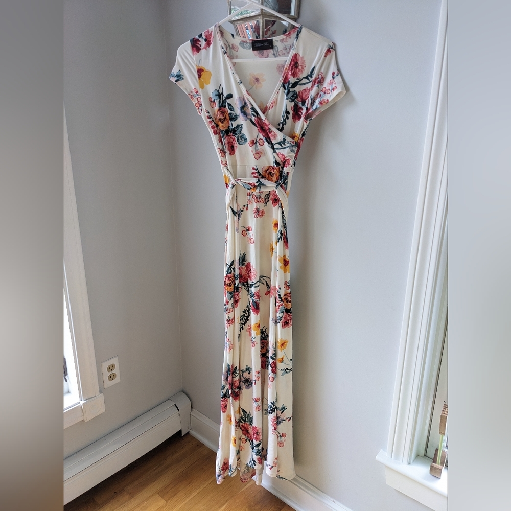 Mother Bee maxi dress. Cream/Floral. Size Small.